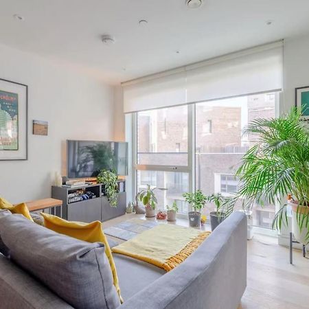 Superb 1 Bedroom Apartment 3Mins From Tube Station Londra Exterior foto